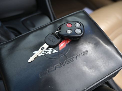 Used 2000 Chevrolet Corvette Convertible w/ Memory Pkg RWD image 35
