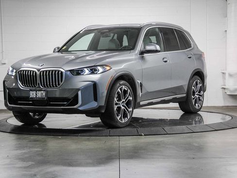 Used 2025 BMW X5 sDrive40i w/ Premium Package image 3