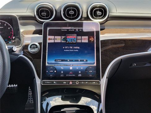 Used 2024 Mercedes-Benz GLC 300 4MATIC image 20