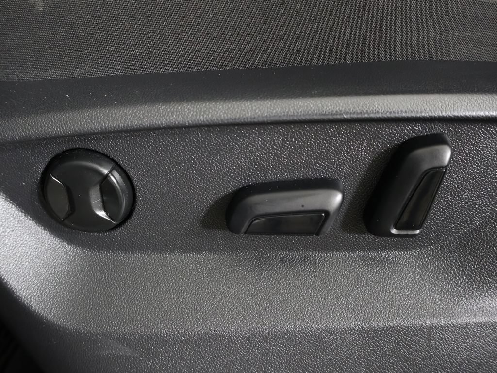 Used 2022 Volkswagen Atlas Cross Sport SE FWD image 33