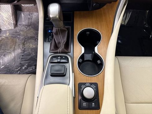 Used 2019 Lexus RX 450h AWD image 17