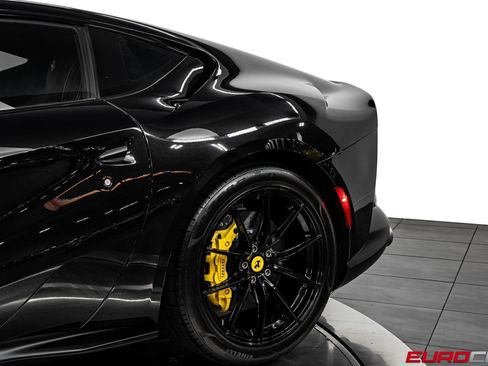 Used 2020 Ferrari 812 Superfast RWD image 15