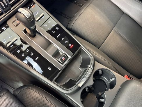 Certified 2025 Porsche Macan AWD/4WD image 19