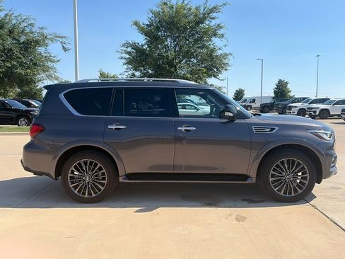 Used 2024 INFINITI QX80 Sensory AWD/4WD image 10