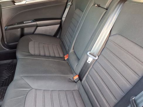 Used 2020 Ford Fusion SE image 6