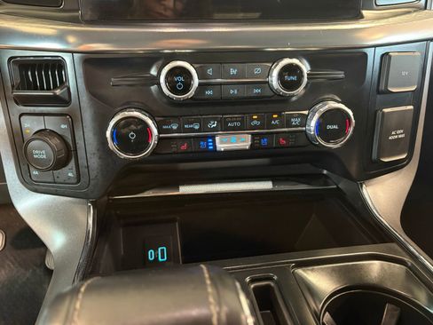 Used 2023 Ford F150 Lariat AWD/4WD image 19