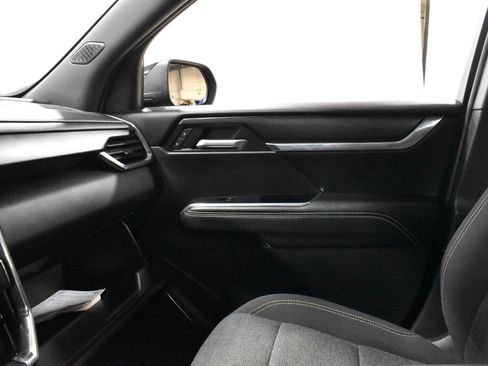 Used 2025 GMC Acadia Elevation image 22