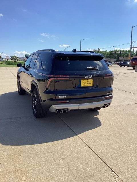 Used 2026 Chevrolet Traverse Z71 AWD/4WD image 3
