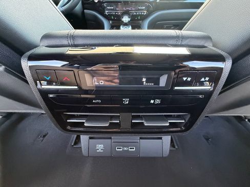 Used 2023 Acura MDX SH-AWD image 32