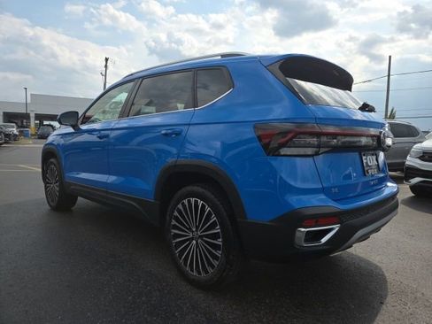 Used 2025 Volkswagen Taos SE image 5