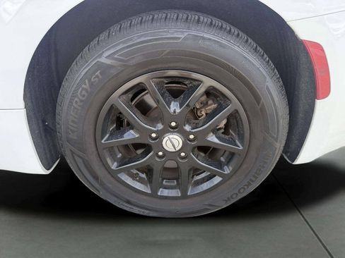 Used 2022 Chrysler Pacifica Touring-L FWD image 22