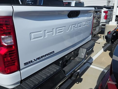 Used 2025 Chevrolet Silverado 2500 LT w/ Convenience Package image 4