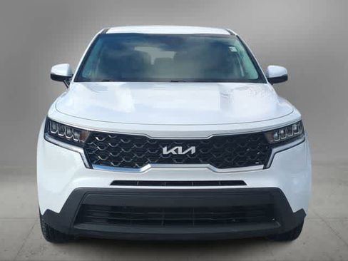 Used 2023 Kia Sorento LX image 3