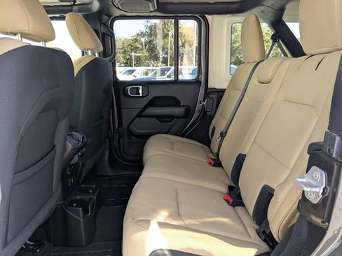 Used 2020 Jeep Wrangler Unlimited Sahara image 18
