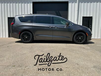 Used 2022 Chrysler Pacifica Touring-L
