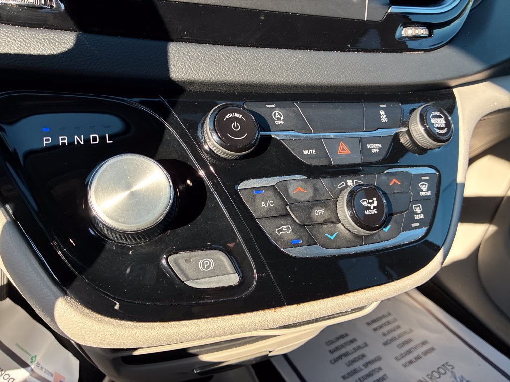 Used 2023 Chrysler Voyager LX FWD image 15