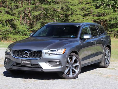 Used 2019 Volvo V60 T5 Cross Country AWD/4WD image 41