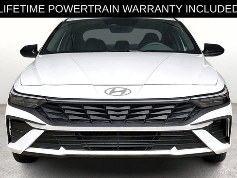 Used 2025 Hyundai Elantra Sport image 4