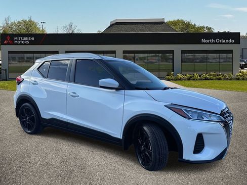 Used 2023 Nissan Kicks SV image 7