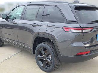 New 2025 Jeep Grand Cherokee Limited w/ Black Appearance Package AWD/4WD video 3