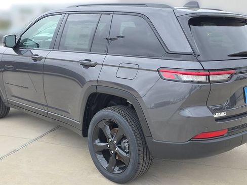 New 2025 Jeep Grand Cherokee Limited w/ Black Appearance Package AWD/4WD image 3