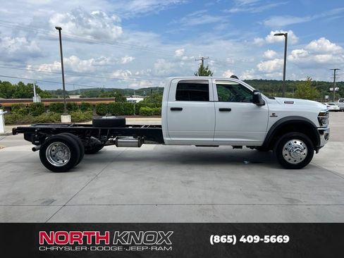 New 2026 RAM 5500 Tradesman w/ Chrome Appearance Group AWD/4WD image 18