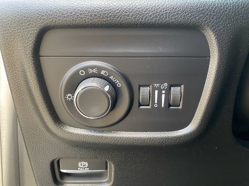 Used 2025 Jeep Grand Cherokee Laredo X w/ Luxury Tech Group I RWD image 17