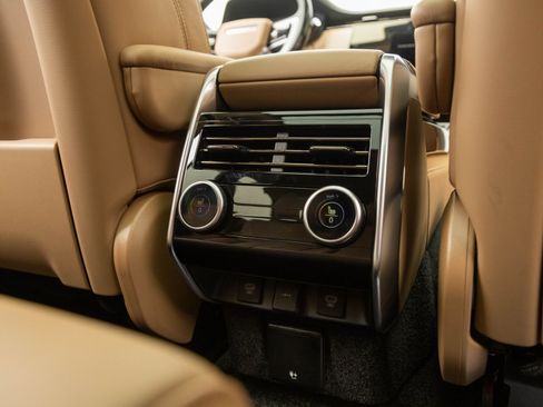 Used 2025 Land Rover Range Rover SE image 26