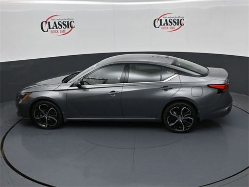 Used 2025 Nissan Altima 2.5 SR image 17