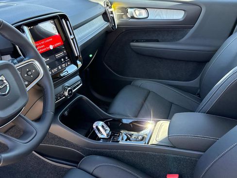 New 2026 Volvo XC40 B5 Ultra w/ Climate Package image 19