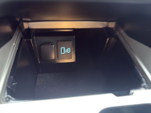 Used 2022 Ford Explorer XLT image 21