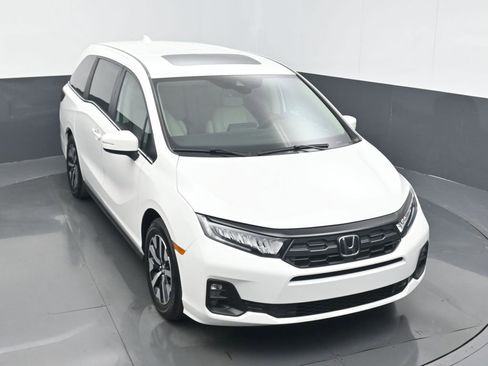 Certified 2026 Honda Odyssey EX-L image 3