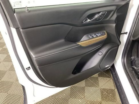 Used 2017 GMC Acadia SLE image 16