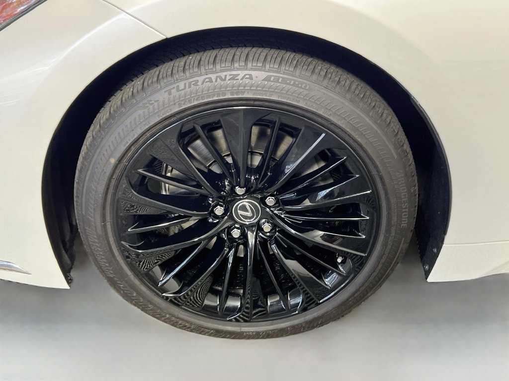 Used 2023 Lexus LS 500 w/ Accessory Package (Z2) RWD image 11