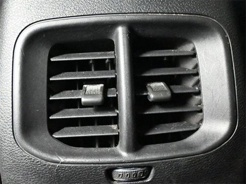 Used 2020 Jeep Cherokee Limited image 13