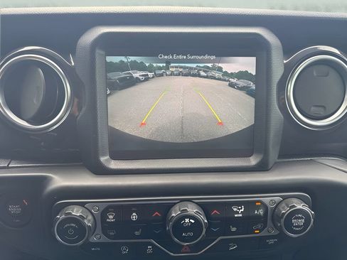 Used 2020 Jeep Wrangler Unlimited Sahara AWD/4WD image 11