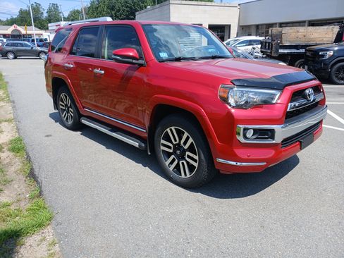 Used 2018 Toyota 4Runner SR5 AWD/4WD image 2