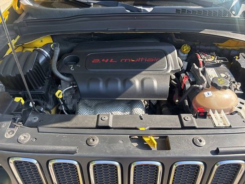 Used 2016 Jeep Renegade Latitude AWD/4WD image 40