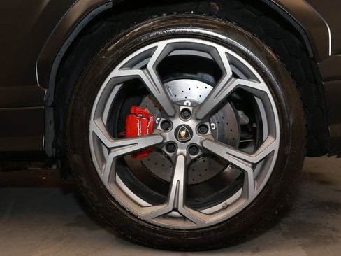 Used 2019 Lamborghini Urus image 26