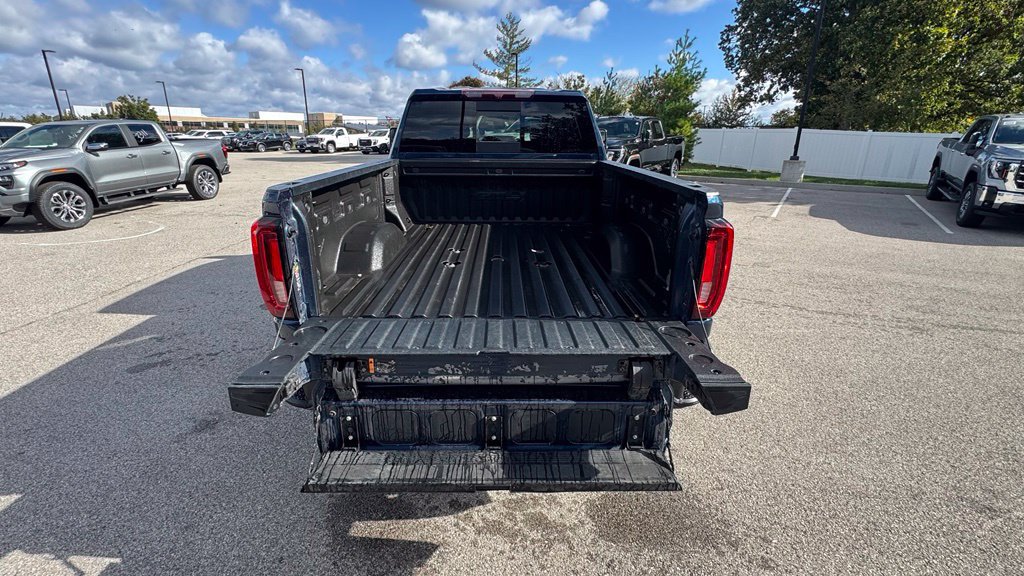 Used 2022 GMC Sierra 2500 AT4 w/ AT4 Preferred Package AWD/4WD image 4