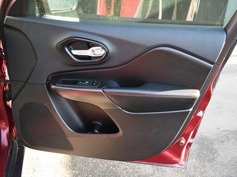 Used 2021 Jeep Cherokee Trailhawk w/ Comfort/Convenience Group image 23