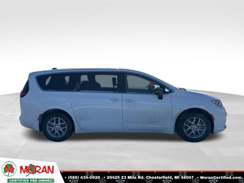 Used 2024 Chrysler Pacifica Touring-L image 6