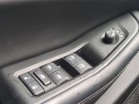 Used 2023 Jeep Grand Cherokee Laredo image 26