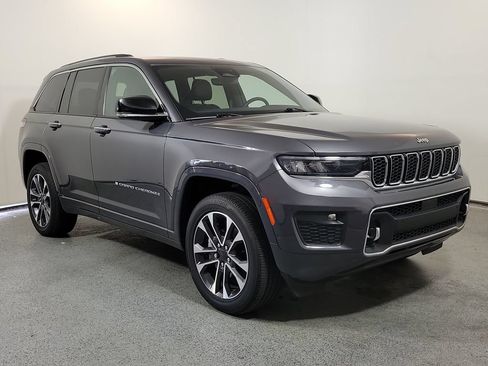 Used 2023 Jeep Grand Cherokee Overland RWD image 1