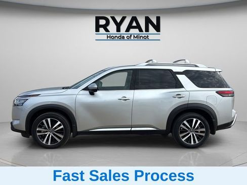 Used 2024 Nissan Pathfinder Platinum w/ Cargo Package AWD/4WD image 6