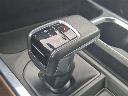 Used 2022 Chevrolet Silverado 1500 High Country w/ High Country Premium Package AWD/4WD image 12
