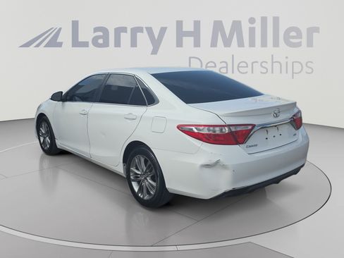 Used 2017 Toyota Camry SE FWD image 3