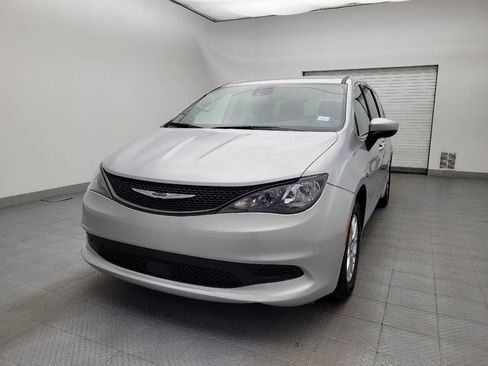 Used 2023 Chrysler Voyager LX FWD image 15