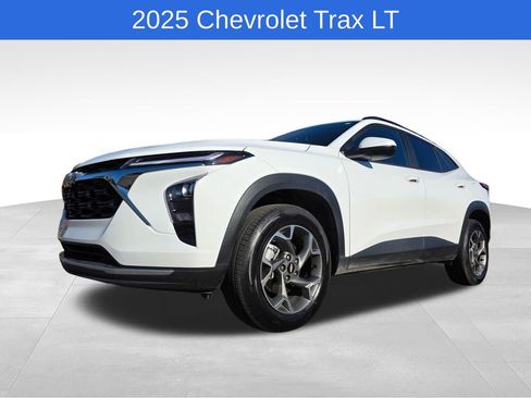 Certified 2025 Chevrolet Trax LT w/ LT Convenience Package image 10