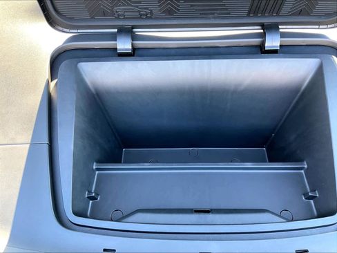 New 2026 Volvo EX30 Cross Country Ultra w/ Protection Package Premier image 32